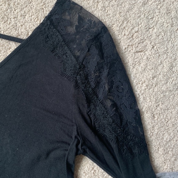 Set of 2 stunning AE tops - Picture 4 of 5